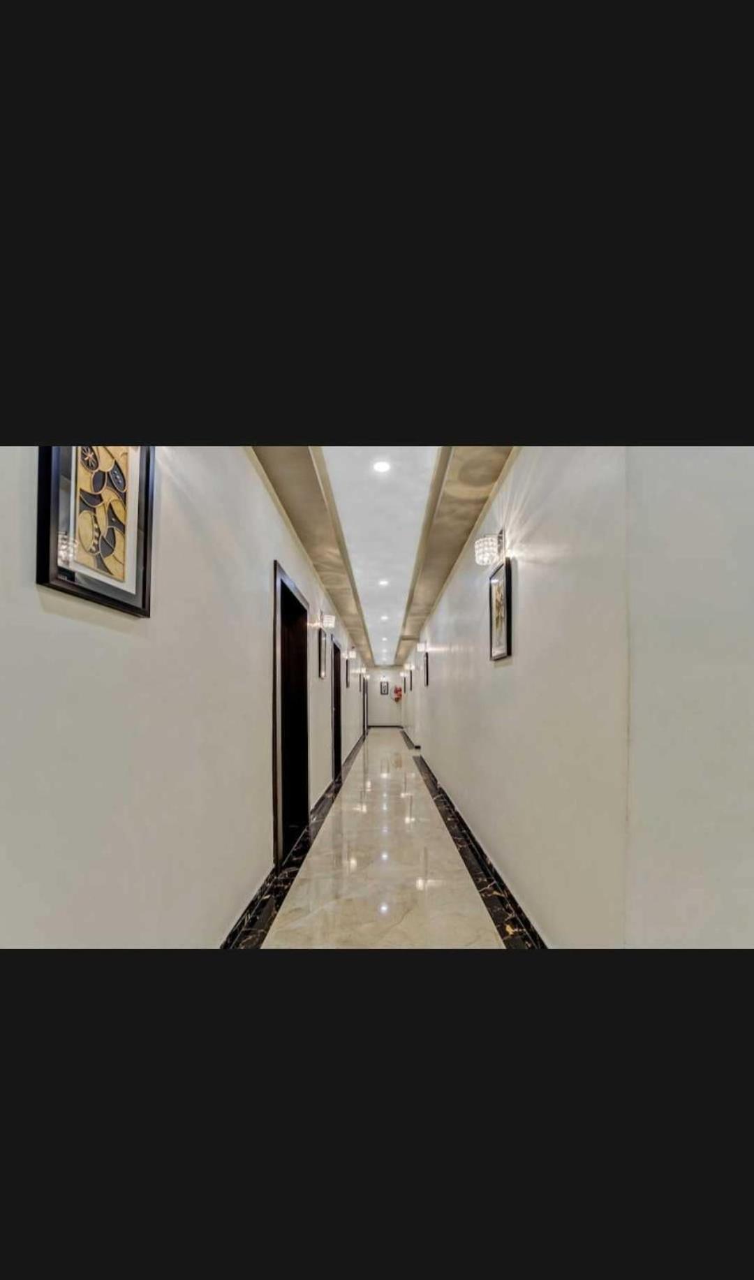 O Raas Near Near Paschim Vihar Hotel 3*