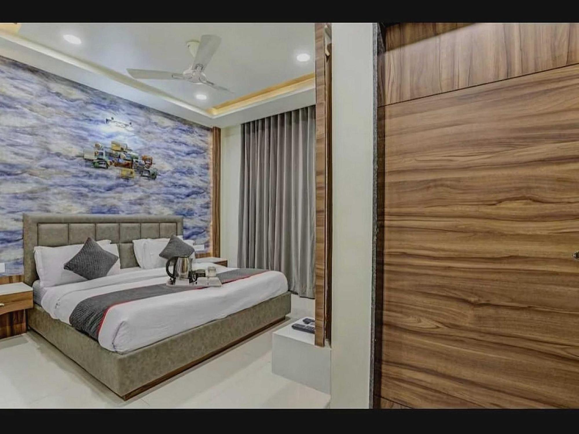 O Raas Near Near Paschim Vihar 3*